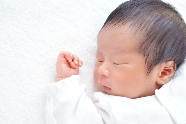 新生児がいる家庭に保健師が訪問する「新生児訪問」