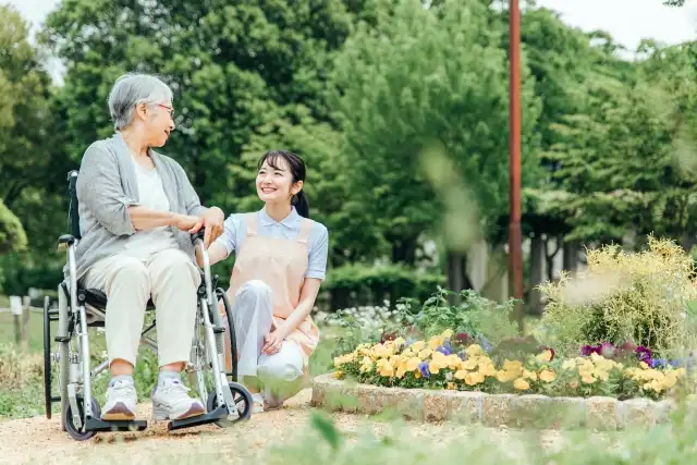 看護師から社会福祉士になるための方法は？